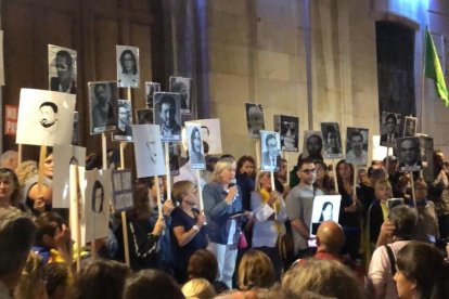 La plaza de la Font se llena para protestar contra la sentencia del Supremo por el 1-O