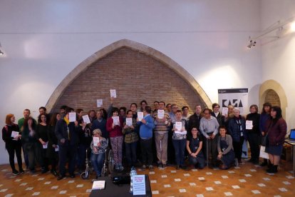 Un conte recull les vivències de diferents personatges durant la Diada de Sant Jordi