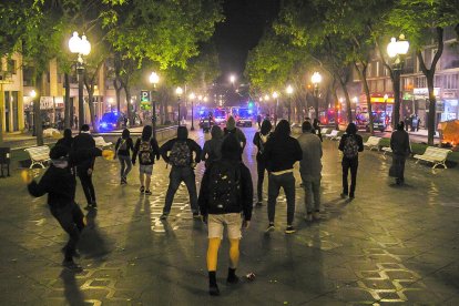 Enfrontaments entre policia i manifestants després de l'acte d'ANC i Òmnium a Tarragona