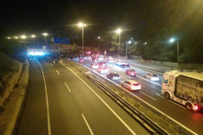 Los manifestantes de Tarragona cortan la A-7 en la la tercera jornada reivindicativa