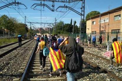 Vuelven a cortar las vías en Reus