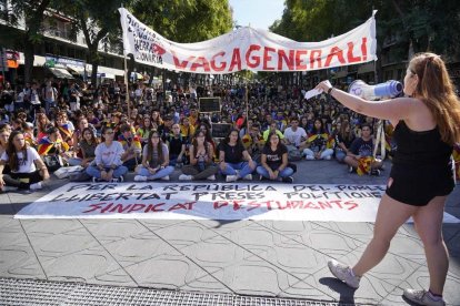 La sentada en la Rambla Nova