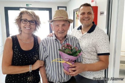 Alcover rinde homenaje a las personas mayores que viven en el municipio por Sant Roc