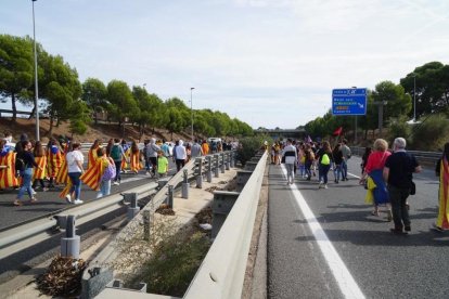 Vuelven a cortar la T-11 en Reus en motivo de la huelga general del 18-O