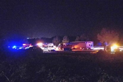 L'accident ha provocat grans retencions i una gran mobilització de policia i serveis mèdics