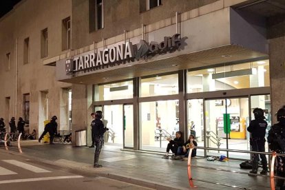 Disturbios, detenidos, tensión y caos en Tarragona