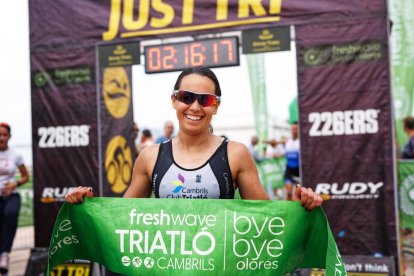 Àlex Llaveria i Isabel Gómez es coronen en el Triatló de Cambrils