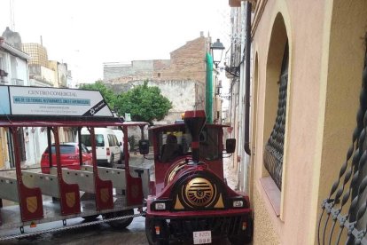 El trenecito turístico de Tarragona pierde el control y ha quedado bloqueado en la Part Alta