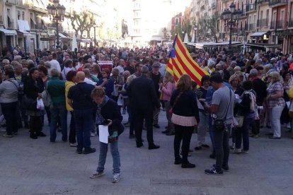 La plaça de la Font s'omple per defensar que «l'autodeterminació és un dret»
