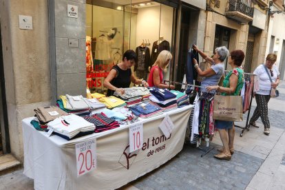 Más stock y más descuentos en la edición de verano de las 'Botigues al Carrer' de Reus