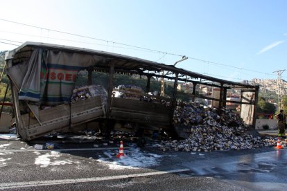 Se incendian dos vehículos en la C-14 en la Riba y Montblanc a la vez