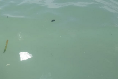 Usuarios de la playa del Milagro se quejan de la presencia de agua sucia|bruta