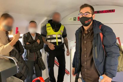 Renfe impide al cómico cunitenc Guillem Estadella hacer su actuación reivindicativa en un tren