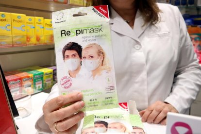 Enxampen a un metge d'un hospital de Màlaga robant 300 mascaretes