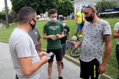 Els repartidors d'Uber Eats de Tarragona es declaren en vaga per una retallada en el sou