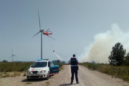 Diez dotaciones trabajan en un nuevo incendio, ahora en la Fatarella