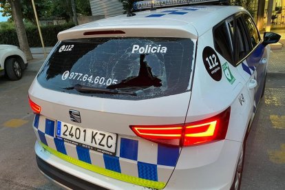 Tensión entre un grupo de jóvenes y la Policía de Torredembarra durante una detención