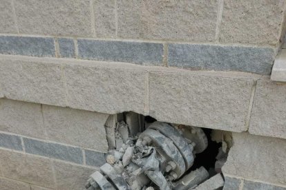 iqoxe, canonja, pieza metálica, explosión