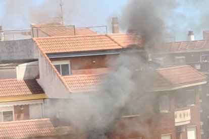Una dona ferida lleu en l'incendi d'un pis a Amposta