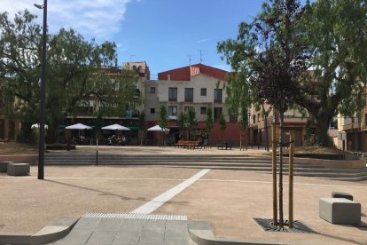 L'Ajuntament de Mont-roig obre la plaça Miramar reformada als vianants