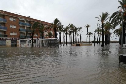 Bombers atén més de 400 avisos al Camp de Tarragona i l'Ebre pel temporal