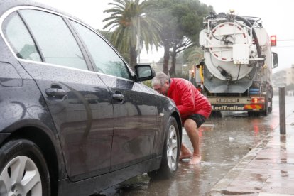 vehicle avariat, avinguda Diputació de Cambrils