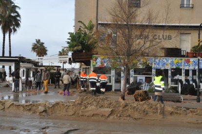 El temporal posa a prova el barri marítim de Torredembarra