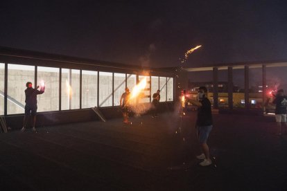 Hasta 1.200 voladores llenan de pòlvora los rincones de la ciudad