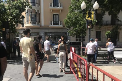 El Día del Libro recibe el apoyo|soporte de los tarraconenses y llena de vida la Rambla