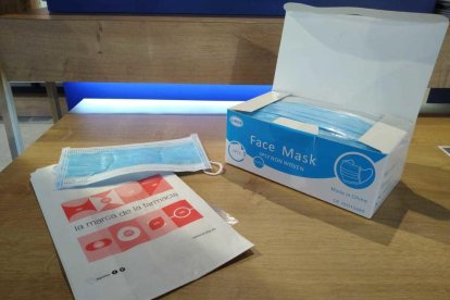 Los farmacéuticos piden no ir a buscar la mascarilla si no es urgente