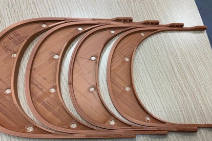 Voluntarios de Cambrils y de Reus fabrican viseras para personal sanitario