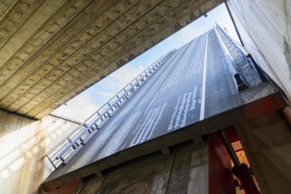 Les entranyes del pont mòbil del Port