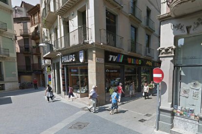 Un vecino de Campdevànol lleva|trae tres meses sin dientes por|para los problemas de la clínica a causa del coronavirus