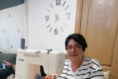 Los vecinos de Vila-seca se movilizan para confeccionar mascarillas protectoras