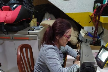 Los vecinos de Vila-seca se movilizan para confeccionar mascarillas protectoras