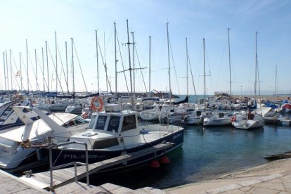 Dos ferits en l'explosió d'una llanxa motora a la costa de Salou