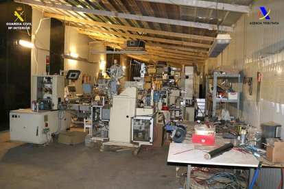 Desmantellada una fàbrica clandestina de tabac  a una antiga granja de les Borges Blanques