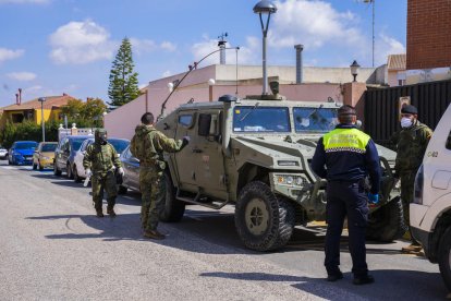 Set avis moren a Vila-seca i l'exèrcit neteja l'entorn de la residència als Pallaresos