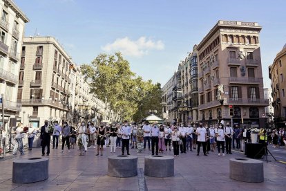 Barcelona celebra un minut de silenci en record i homenatge a les víctimes de l'atemptat del 17-A