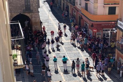Les quatre colles castelleres fan una entrada simbòlica al Pla de la Seu