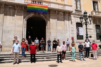Tarragona pinta elements urbanístics de la ciutat en defensa dels drets del col·lectiu LGTBIQ