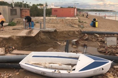 La platja Llarga, castigada un cop més per les pluges i el mal temps