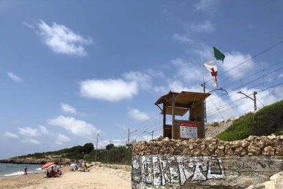 La playa Larga, más estrecha y dejada que nunca después de los temporales