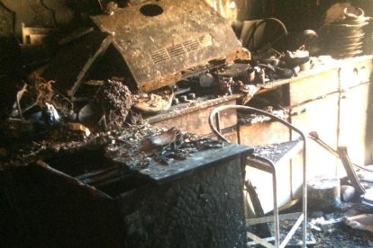 Los Bomberos extinguen un incendio en Reus que ha obligado a desalojar a nueve vecinos durante unas horas