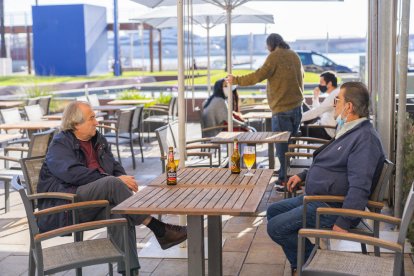 L'hostaleria comença a recuperar el ritme el primer dia d'obertura a mig gas