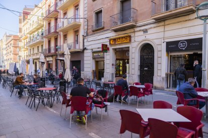 L'hostaleria comença a recuperar el ritme el primer dia d'obertura a mig gas