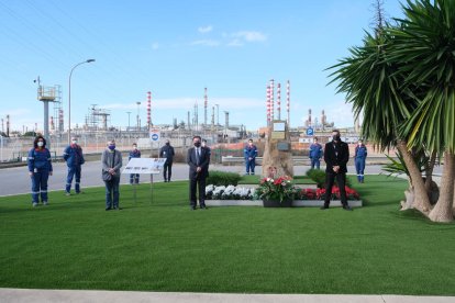 Imagen del acto de la tradicional ofrenda floral y plegaria a la Mare de Déu del Lledó.