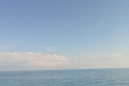 Niños de la Escuela el Miracle hacen lucir sus murales del 25-N en el Balcón del Mediterráneo