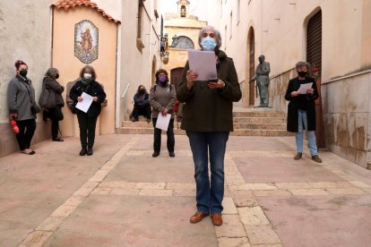 Homenajean las once mujeres muertas durante el franquismo en el convento-prisión de Les Oblates de Tarragona en el marco del 8-M