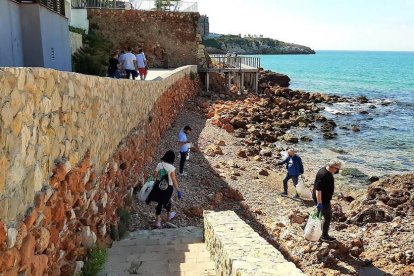 Jornada de limpieza de residuos en Salou en el marco de la semana «Let's Clean Up Europe 2021»